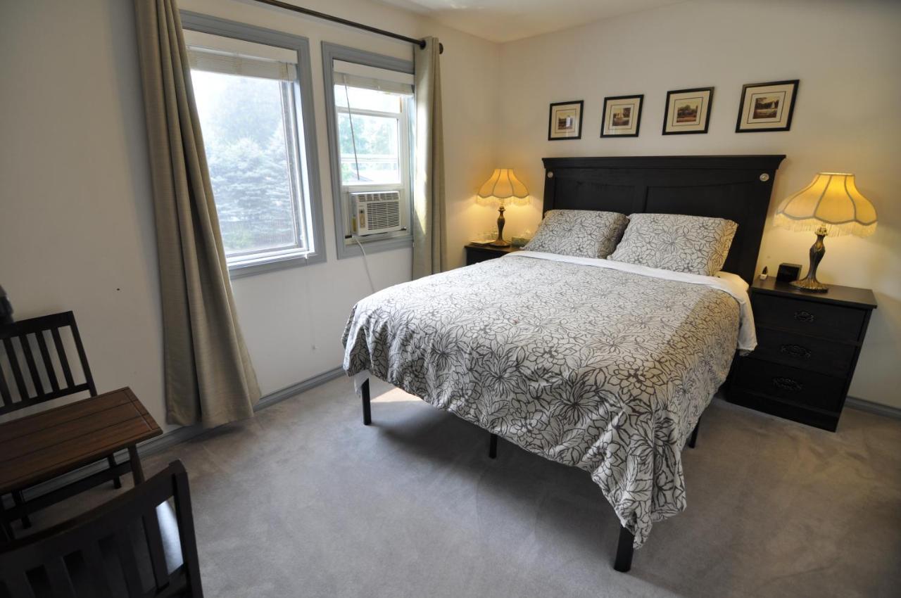 Cornerstone Bed And Breakfast Revelstoke Exterior photo