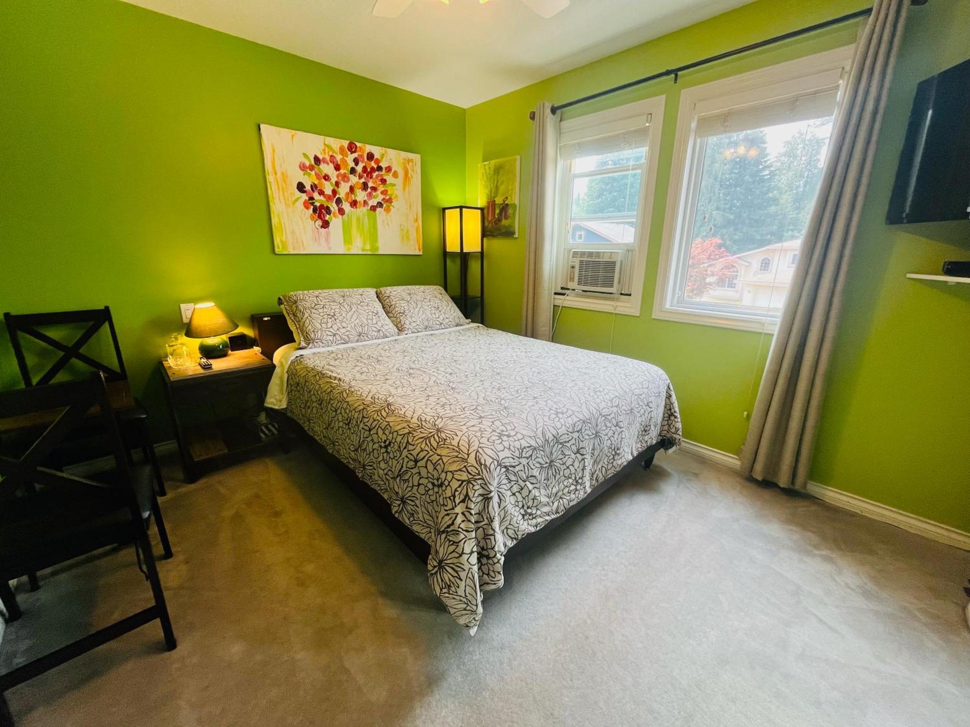 Cornerstone Bed And Breakfast Revelstoke Exterior photo