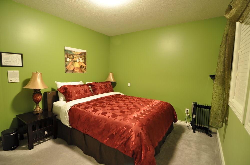 Cornerstone Bed And Breakfast Revelstoke Exterior photo
